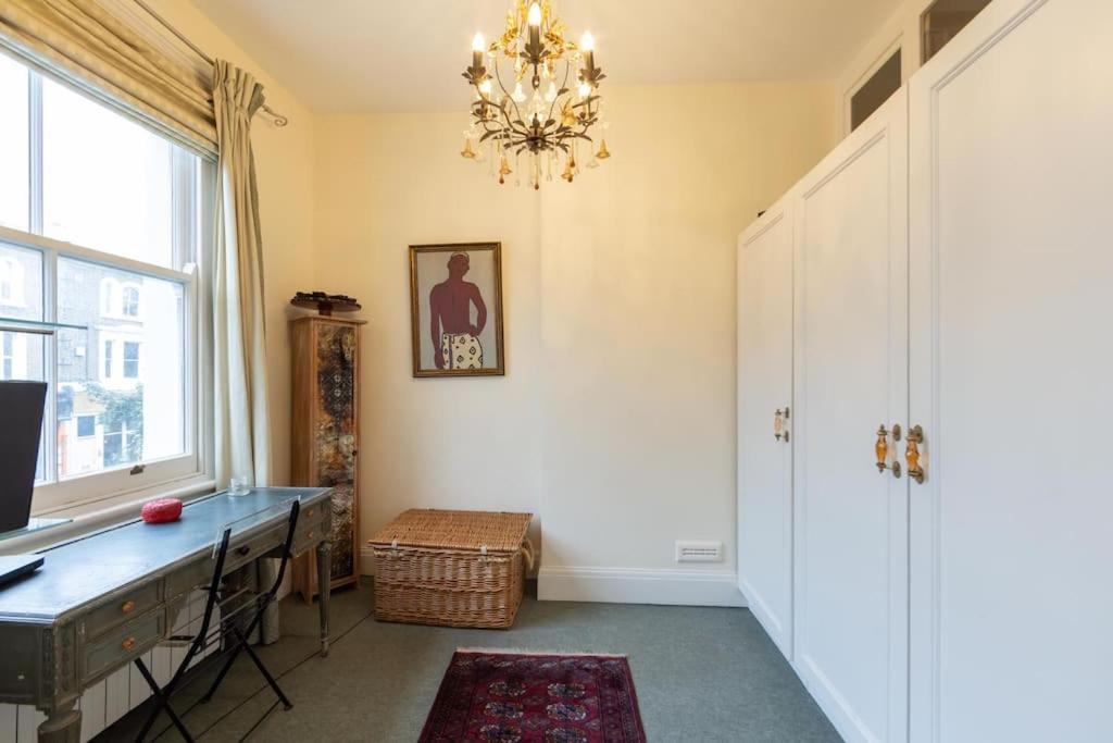 Golborne Road 3 Bedrooms Antique Rooftop Terrace Flat Appartement *