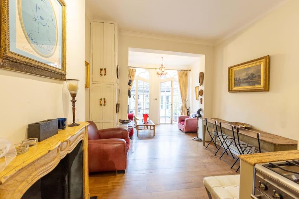 Golborne Road 3 Bedrooms Antique Rooftop Terrace Flat * Londen