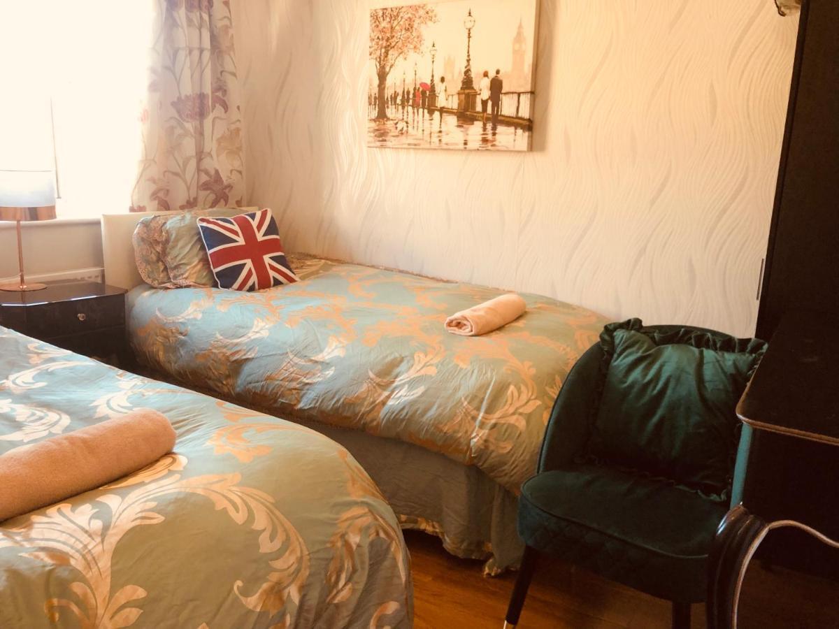 Cheerful 4 Bedroom House With Garden Free Parking * Londres