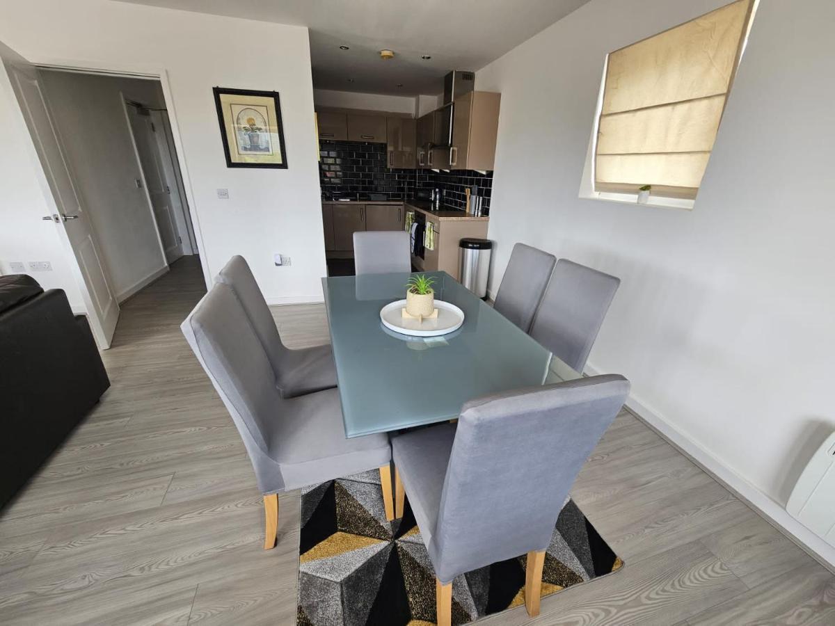 Panoramic City Views, Free Wifi, Canary Wharf Penthouse