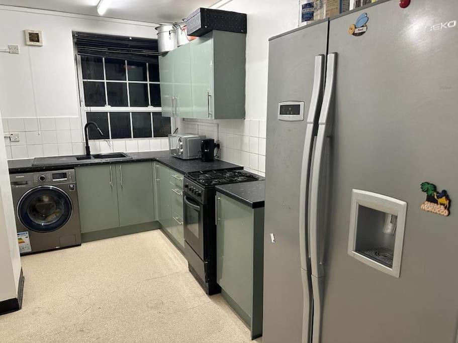 Huge By Bridge - King Sized Bed London