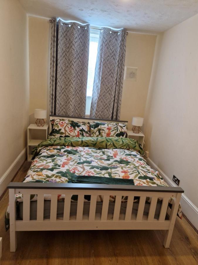 A Discreet Flat For The Family. Appartement Londen