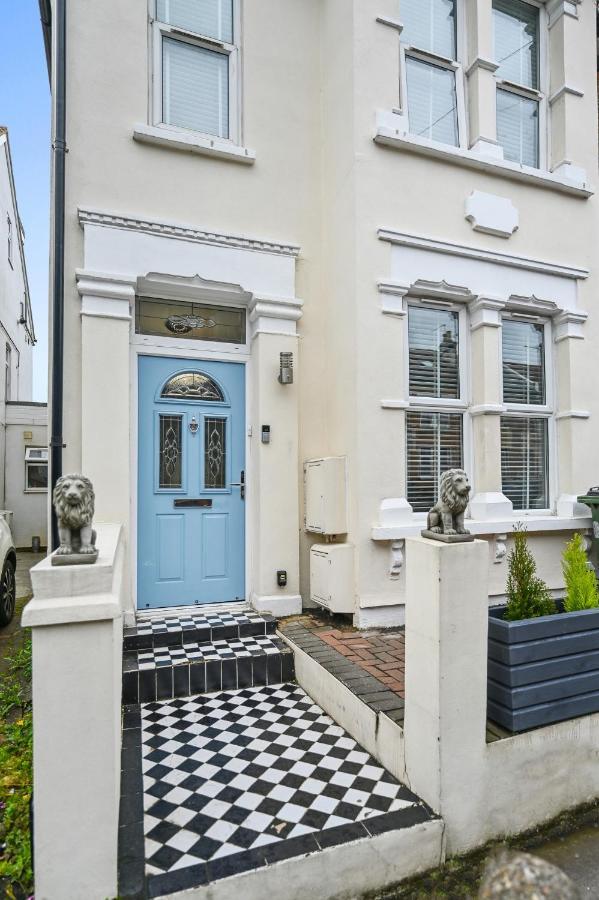 Wembley Luxury Residence- Opulence House Feriehus *