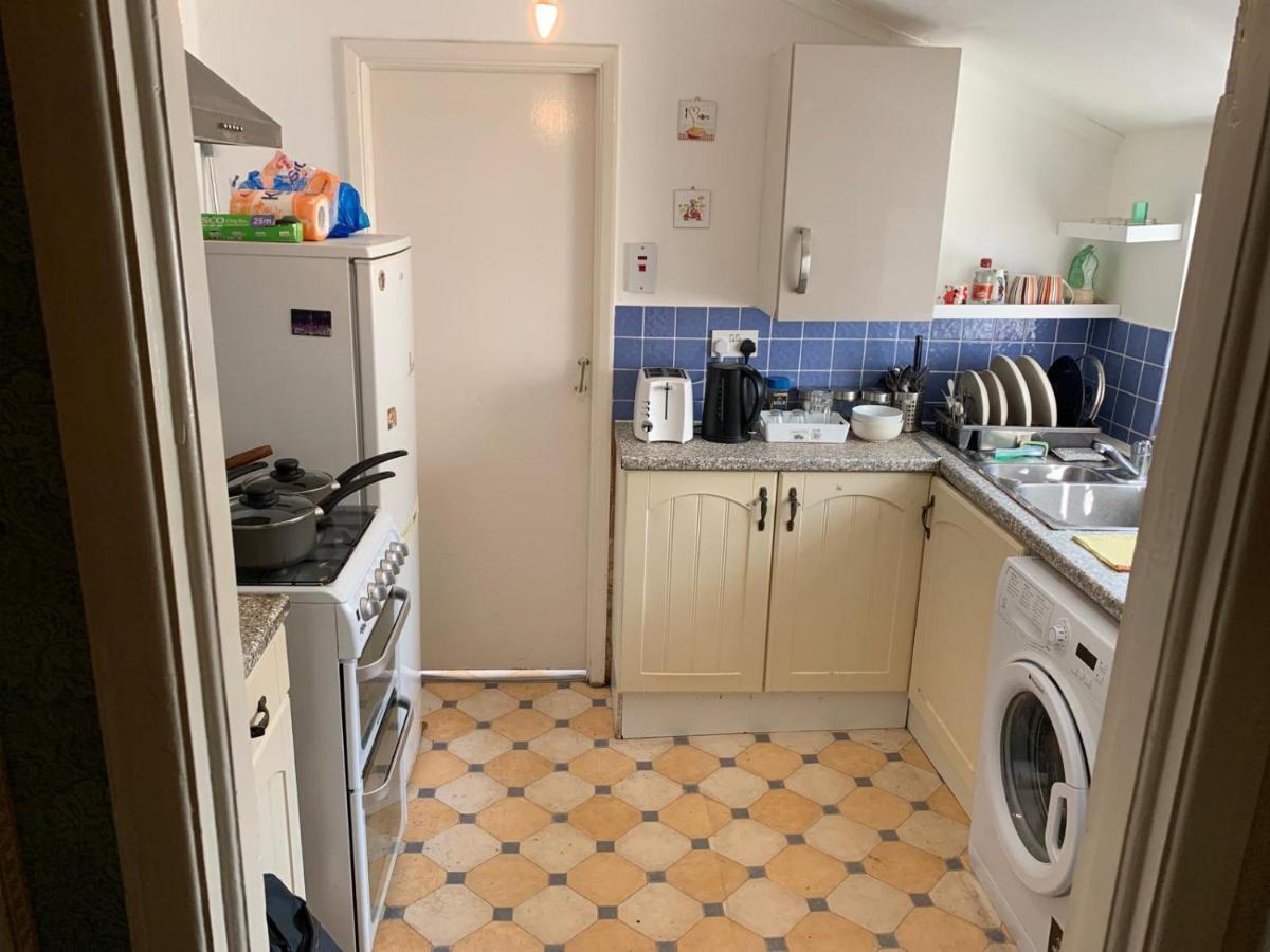 Maison d'hôtes Double Bedroom Near The St Street Rail Station *