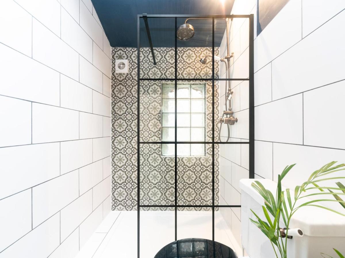 Pass The Keys Rustic And Quirky Flat In Charming Charlton Village Appartement Londen