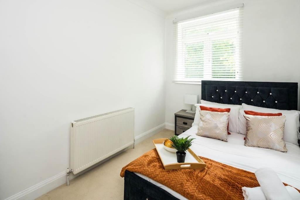 Appartement Where Style & Convenience Combine- Photo Id Required Londen