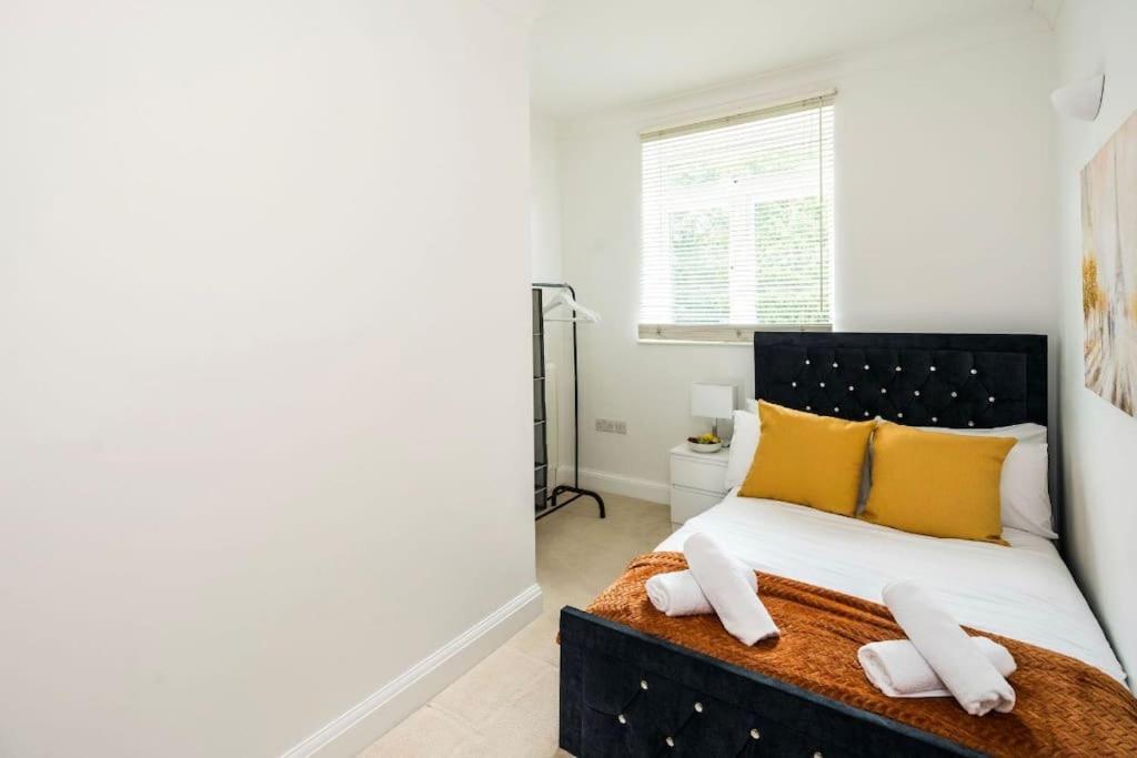 Appartement Where Style & Convenience Combine- Photo Id Required Londen