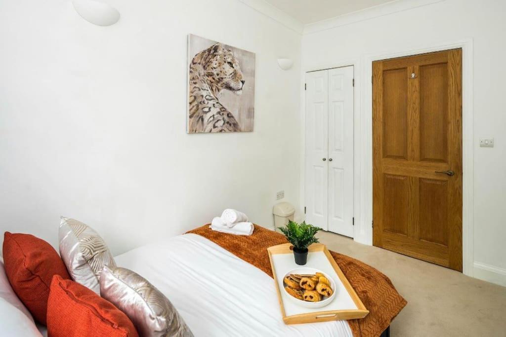 Where Style & Convenience Combine- Photo Id Required Appartement