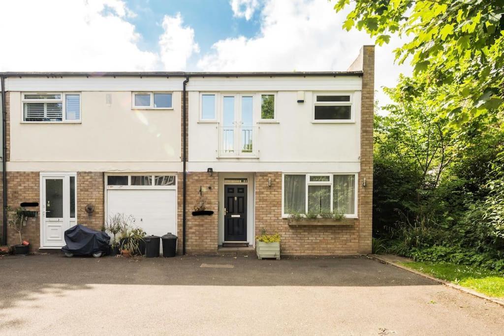 Appartement Where Style & Convenience Combine- Photo Id Required Londen