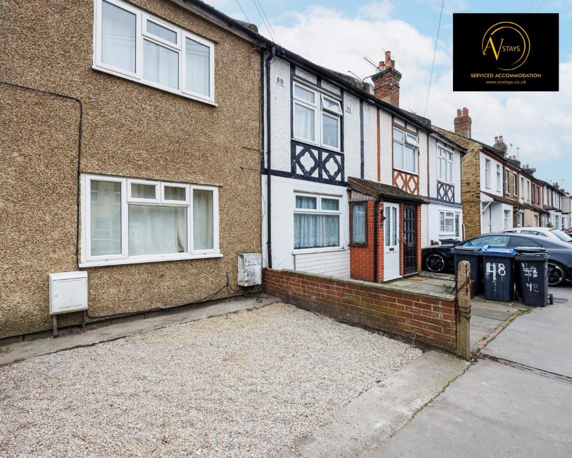 2 Bedroom House By Av Stays Short Lets Croydon With Free Wi-fi * London