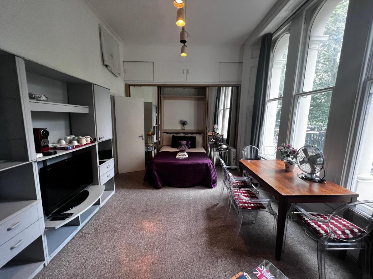 Hyde Park Has Private Balcony With Tranquil Garden View * Londra