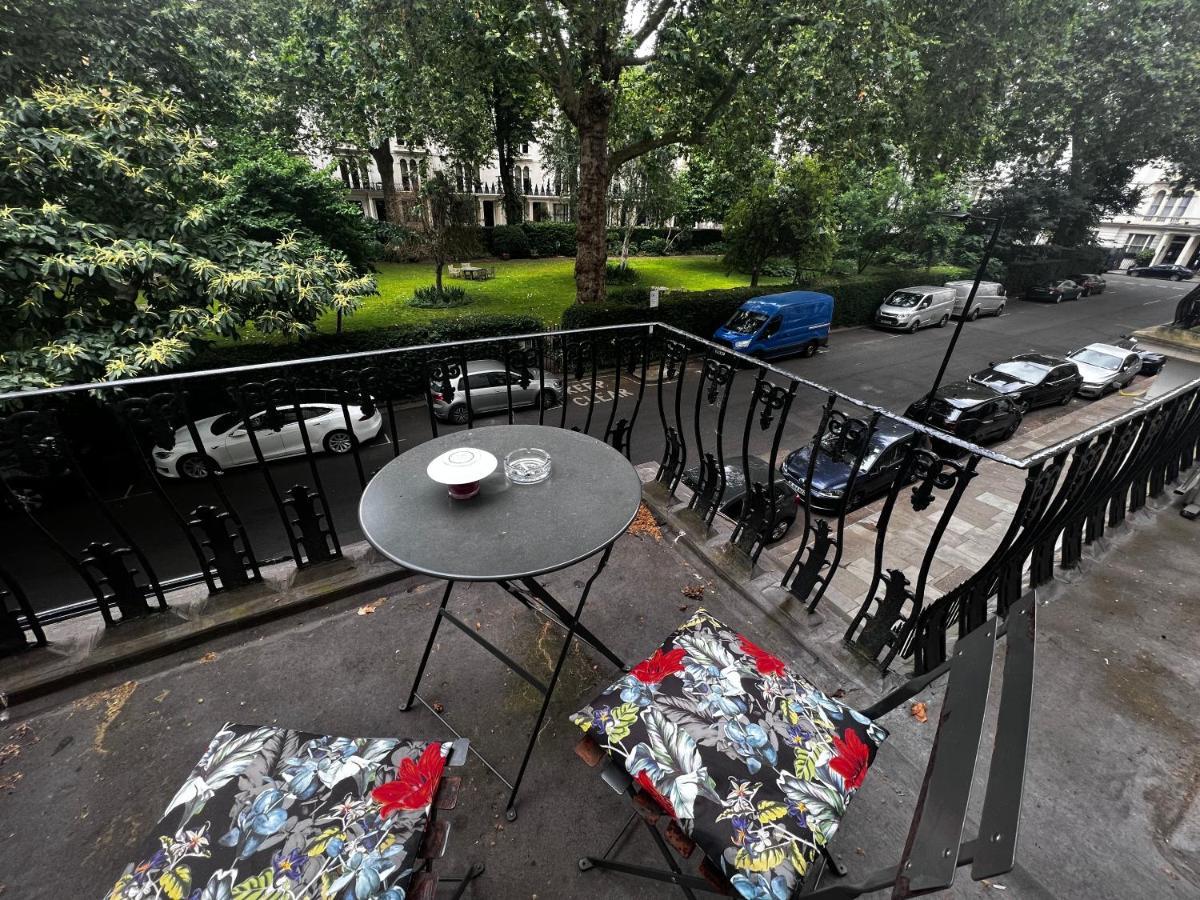 Hyde Park Has Private Balcony With Tranquil Garden View Londra