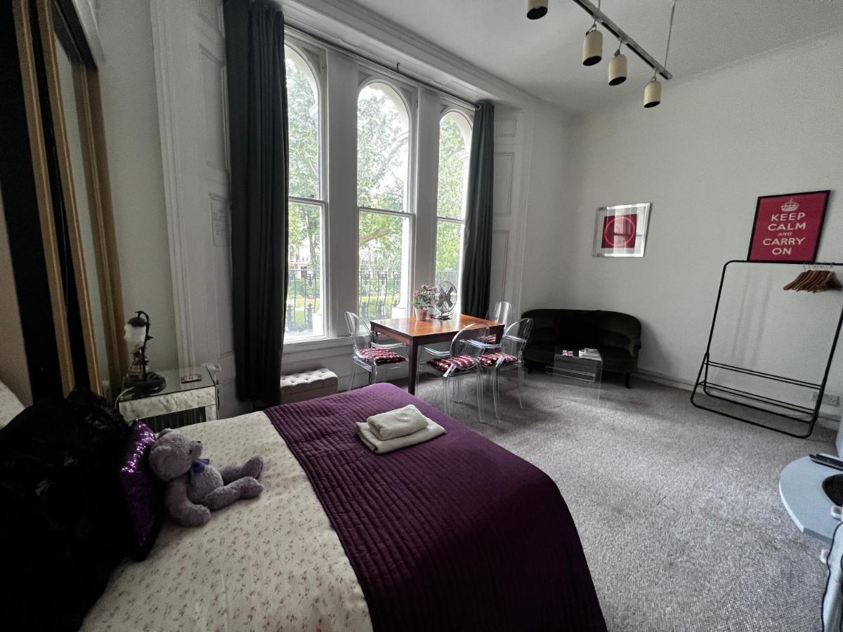 Appartamento Hyde Park Has Private Balcony With Tranquil Garden View