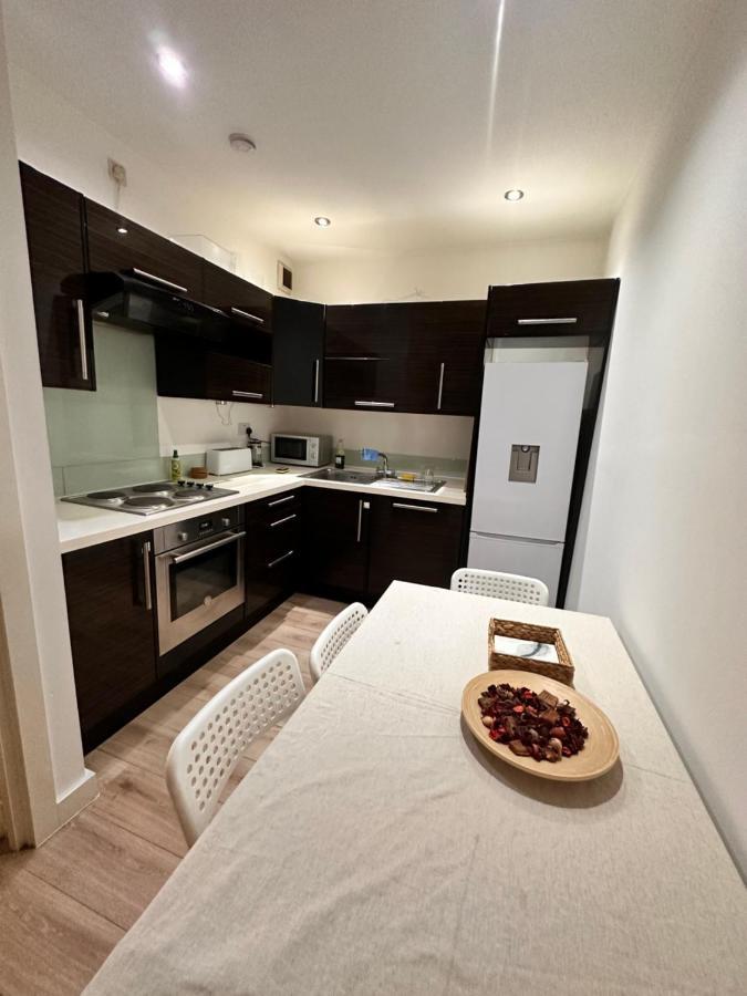 Modern 2 Bedroom Flat Next To Liverpool Street Apartment London