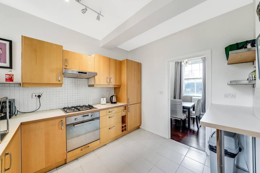 Modern 3 Bedroom Flat Near Camden Town Apartment