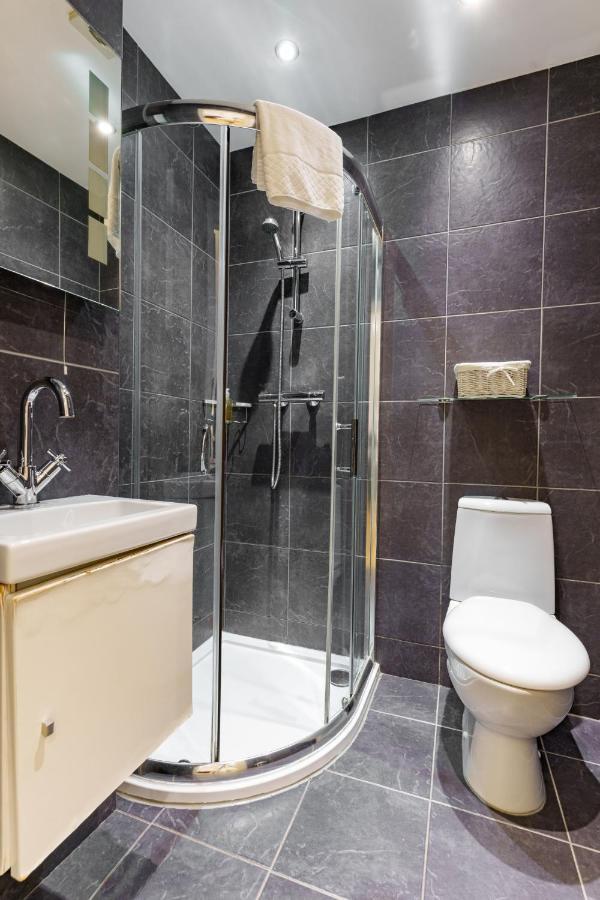 Bower House Hotel 2*