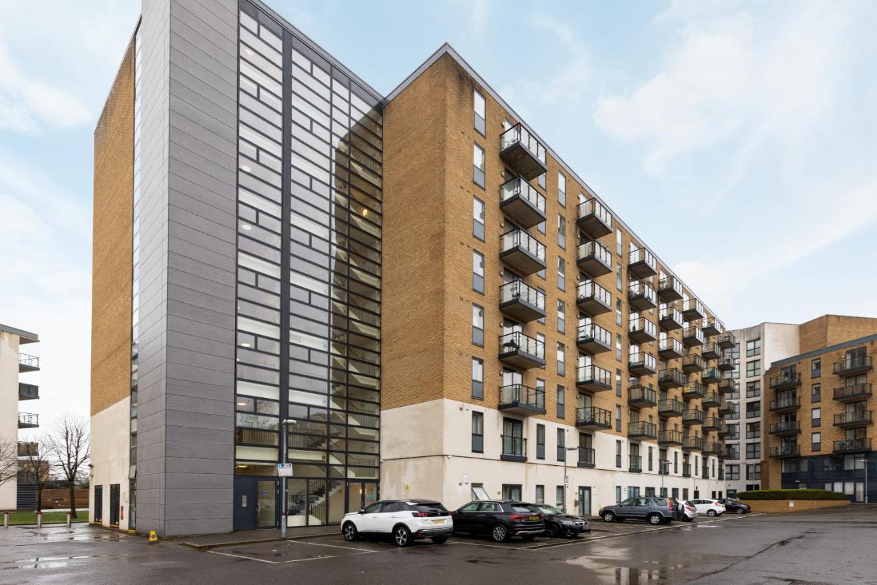 The Wimbledon Collection Apartment *