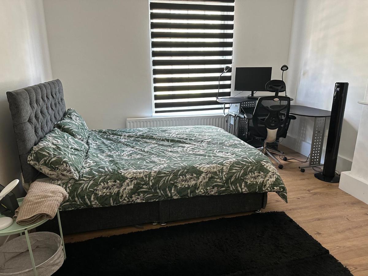 Apartment Huge By Bridge - King Sized Bed *