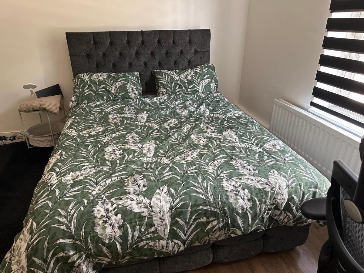 Huge By Bridge - King Sized Bed * London