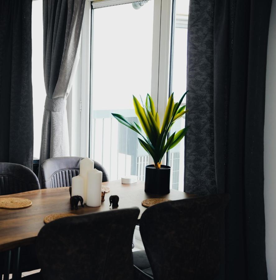 2 Bed River View Greenwich Londra