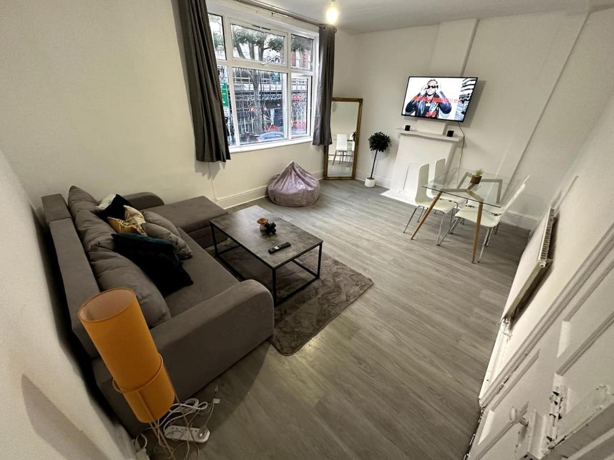 Wonderful 2 Bedroom On Tower Bridge Lägenhet
