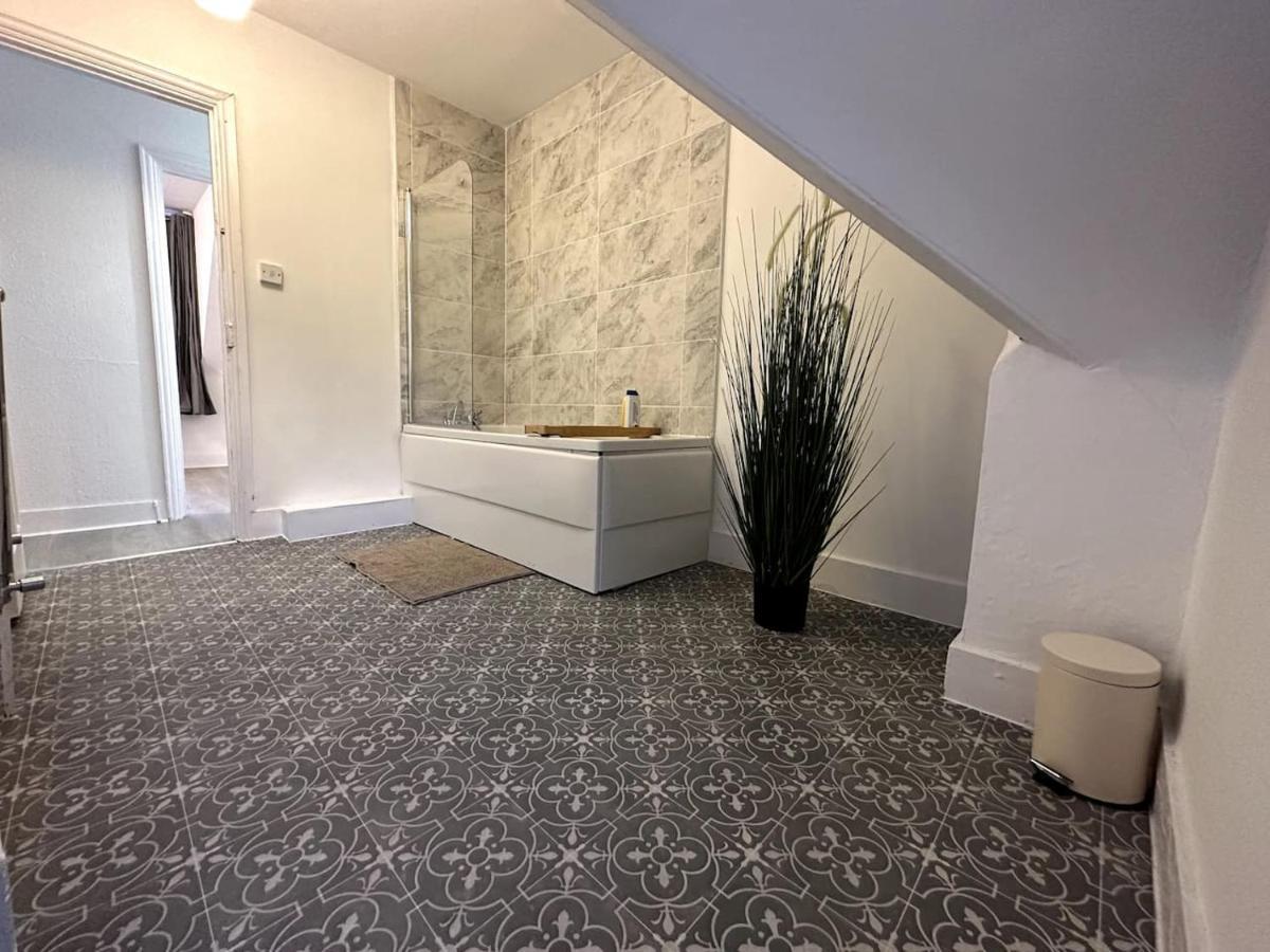 Wonderful 2 Bedroom On Tower Bridge Lägenhet *