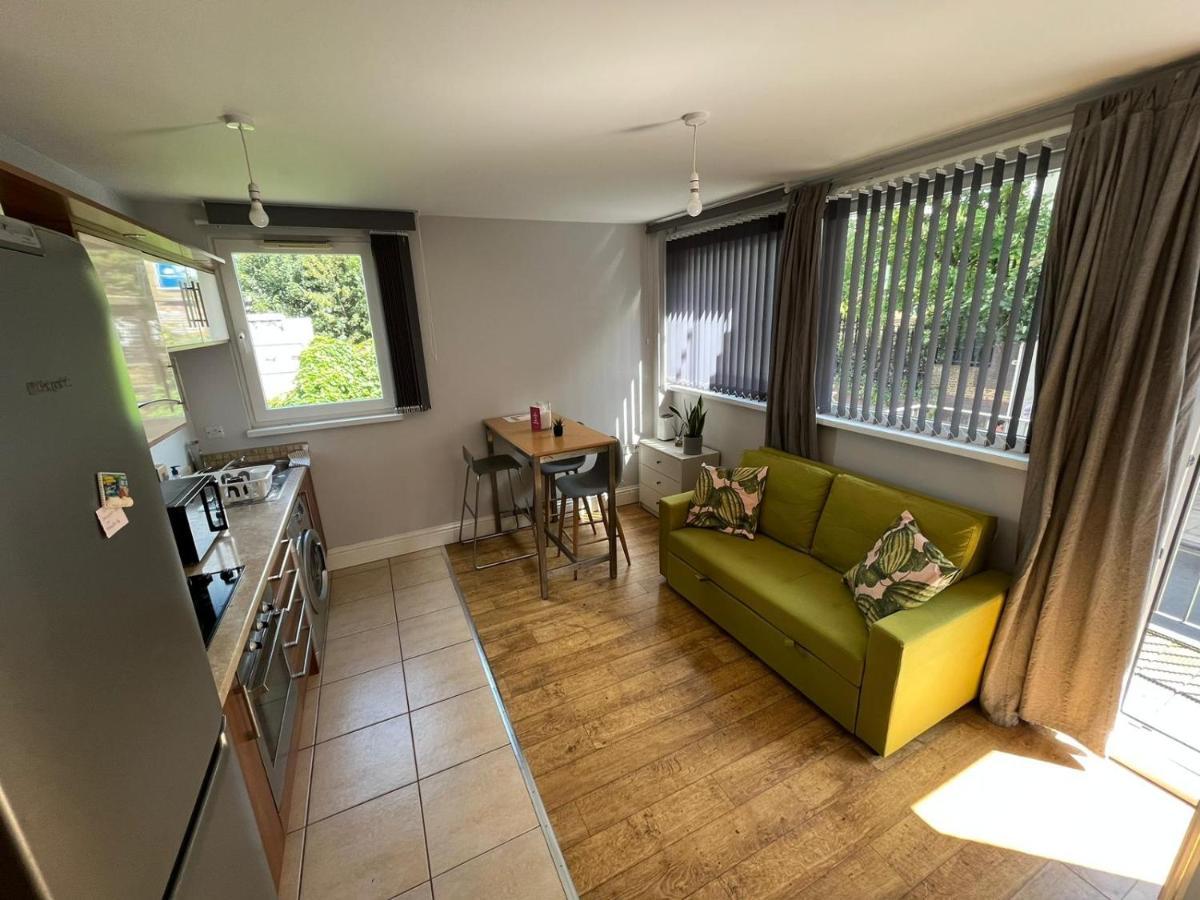 Modern Flat Near Transports Apartment