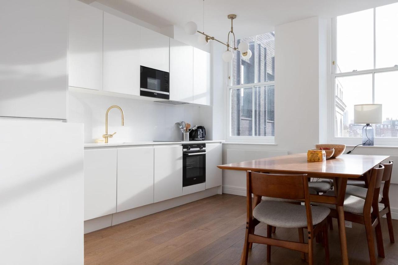 Stunning 2 Bedroom Duplex In Holborn Zone 1 Lägenhet