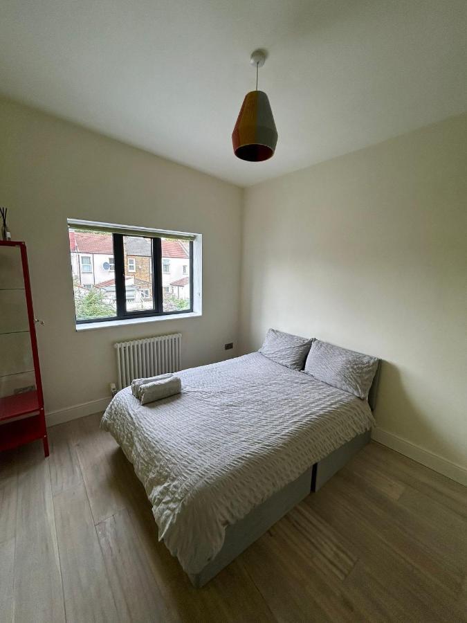 Contemporary 3 Bed House With Spacious Garden Close To Stratford & Canary Wharf Accommodatie bij particulieren Londen