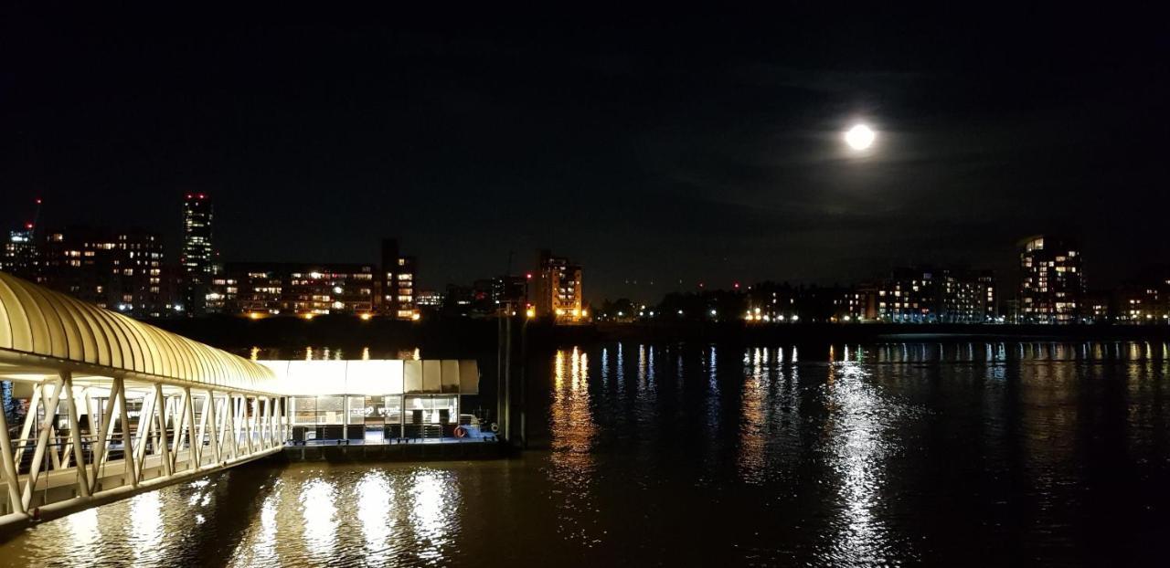 Two Stunning Bedrooms & Private Balcony & River View Accommodatie bij particulieren *