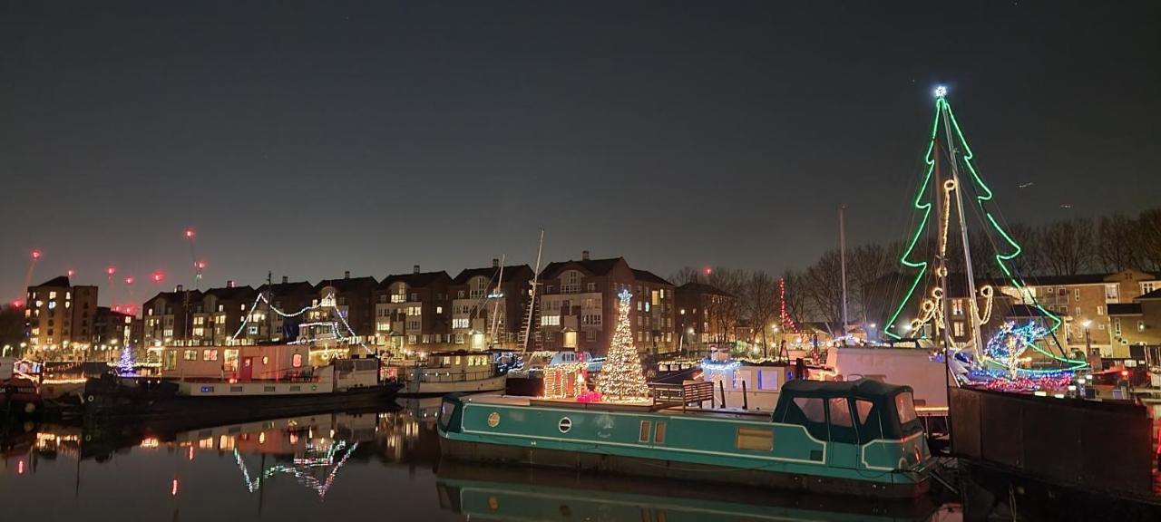 Two Stunning Bedrooms & Private Balcony & River View *