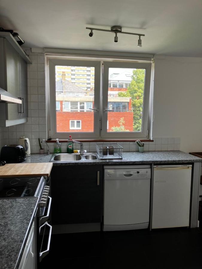 Lovely 2 Bedroom Flat In Londra