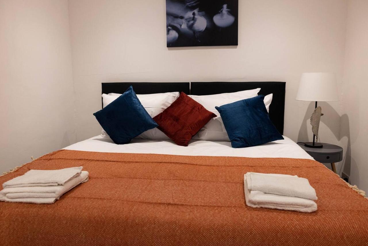 Apartment 3 Bedroomflat-free Parking-wifi-parking-8people *