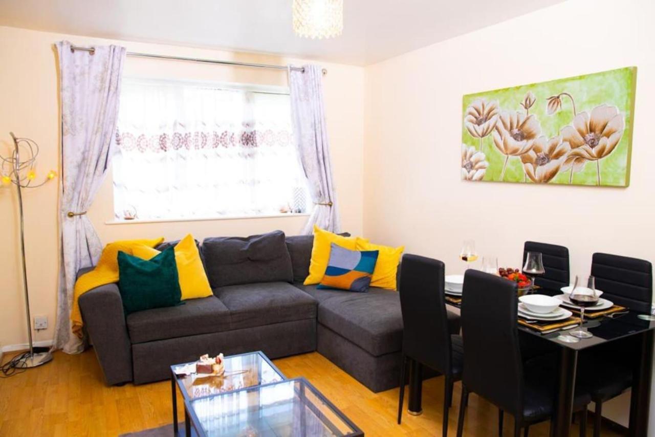 Inviting 1-bed In Near Hotsput London
