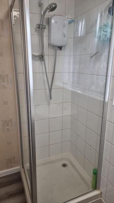 Feriehus Coolfin House-close To Excel, Contractors, Relocators, Paid Parking London