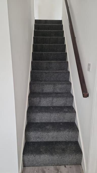 Coolfin House-close To Excel, Contractors, Relocators, Paid Parking Feriehus