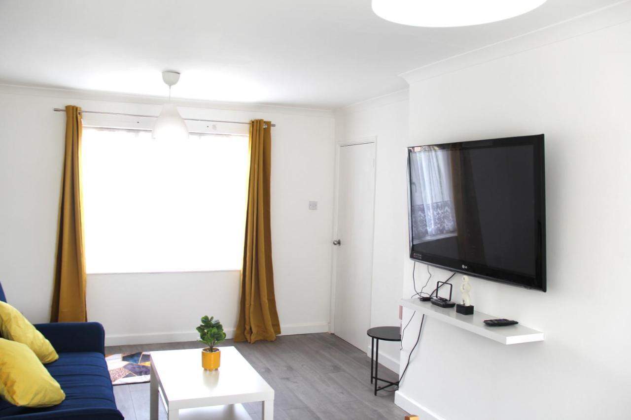 Coolfin House-close To Excel, Contractors, Relocators, Paid Parking Feriehus *