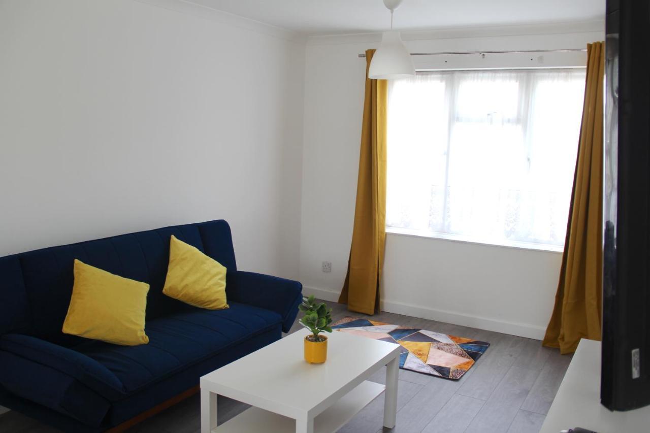 Feriehus Coolfin House-close To Excel, Contractors, Relocators, Paid Parking London