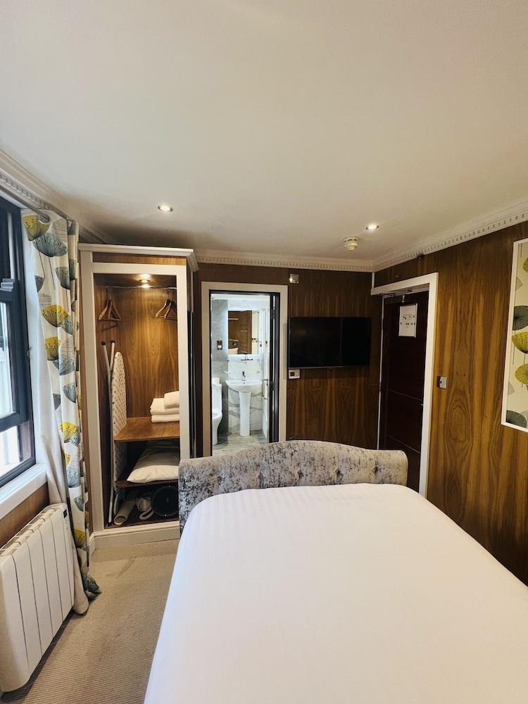 Cheshire 3* London