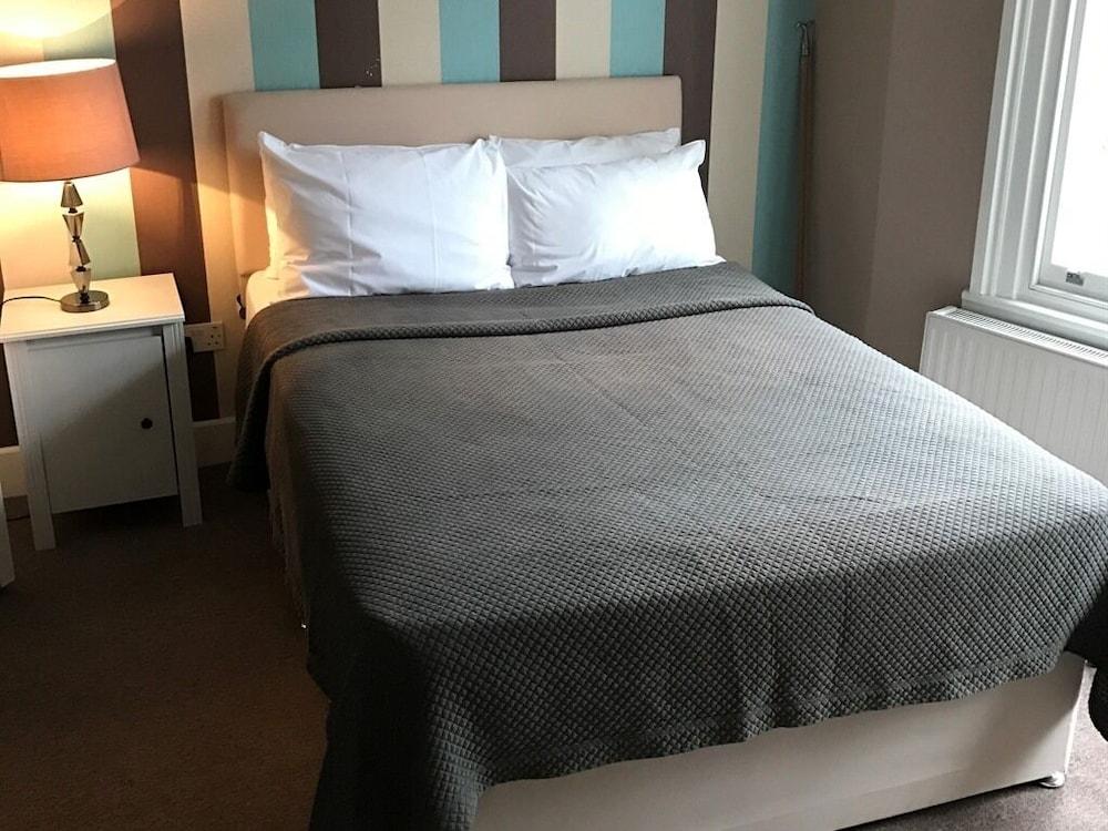 Hotel Ravna Gora Londen