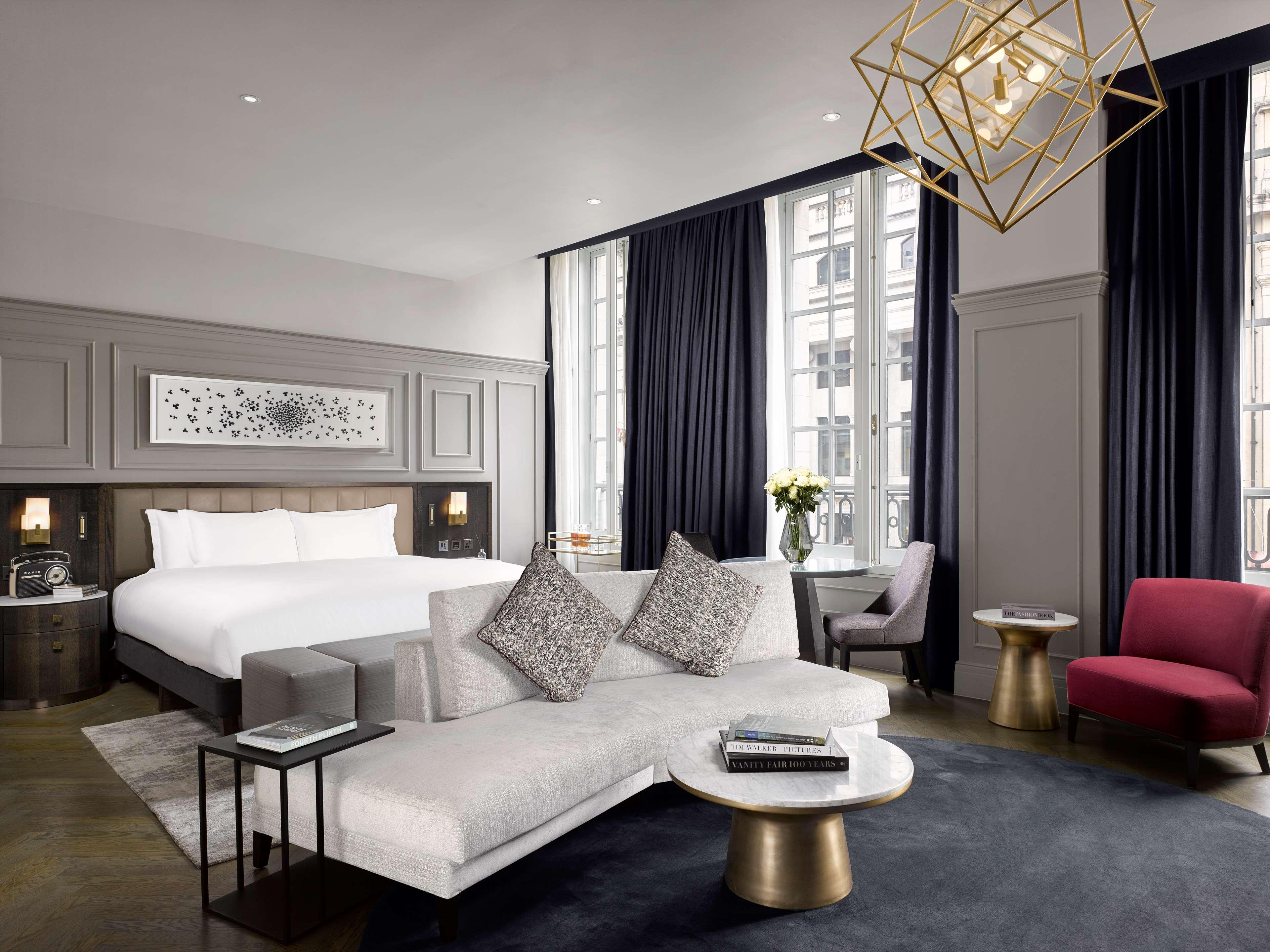 Hotell The Trafalgar St. James, Curio Collection By Hilton London