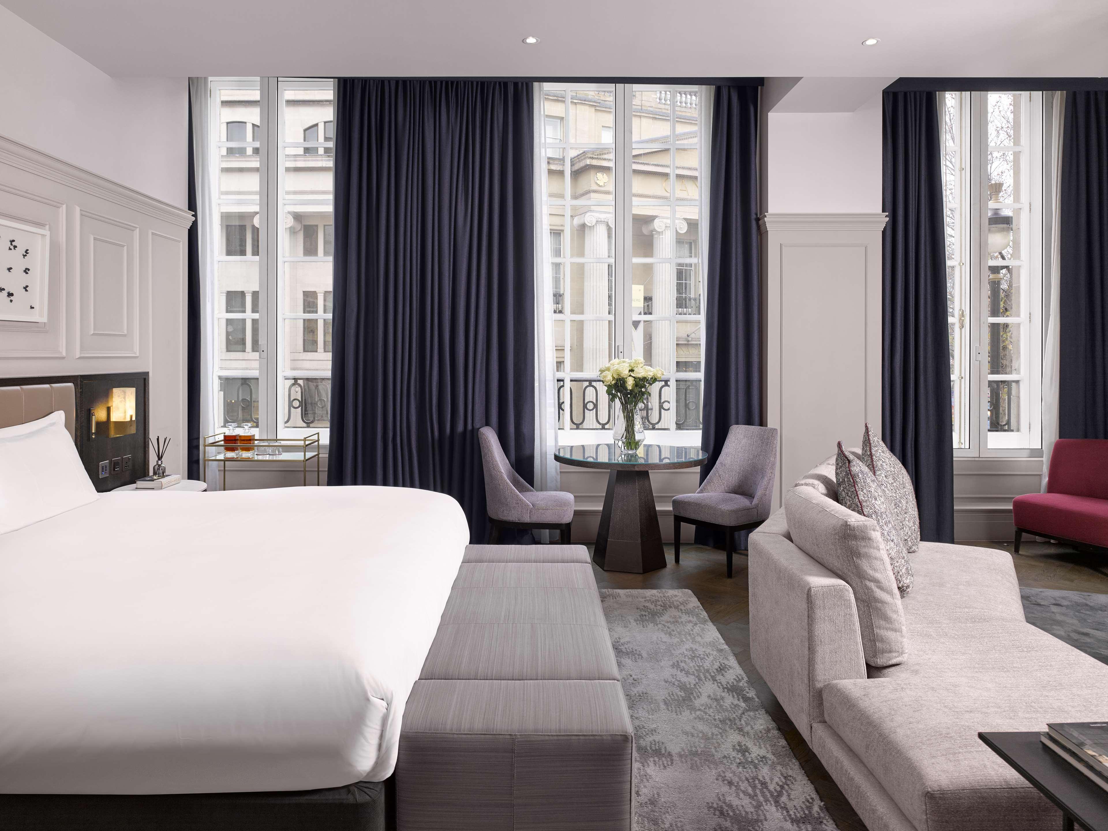 Hotell The Trafalgar St. James, Curio Collection By Hilton London