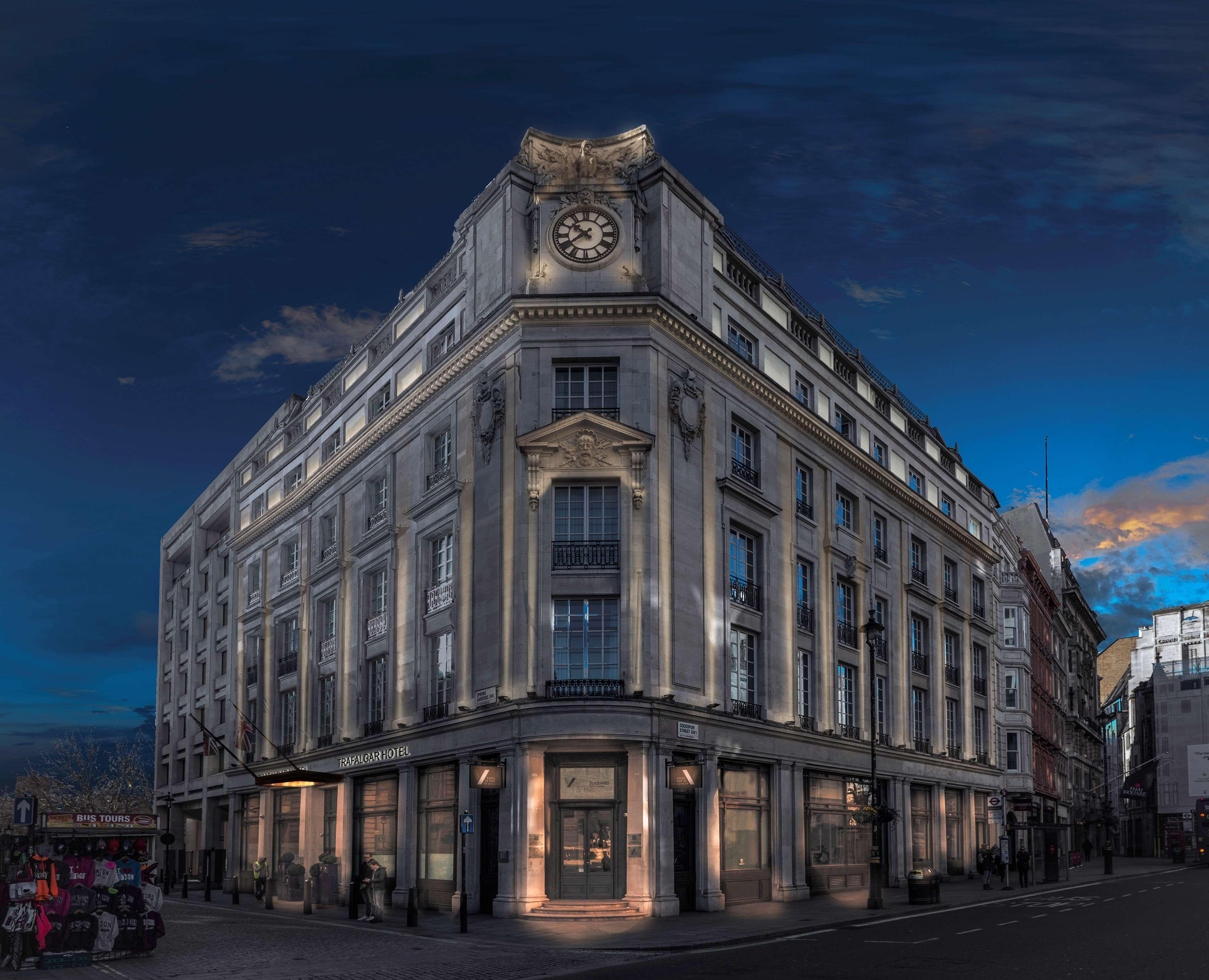 Hotell The Trafalgar St. James, Curio Collection By Hilton London