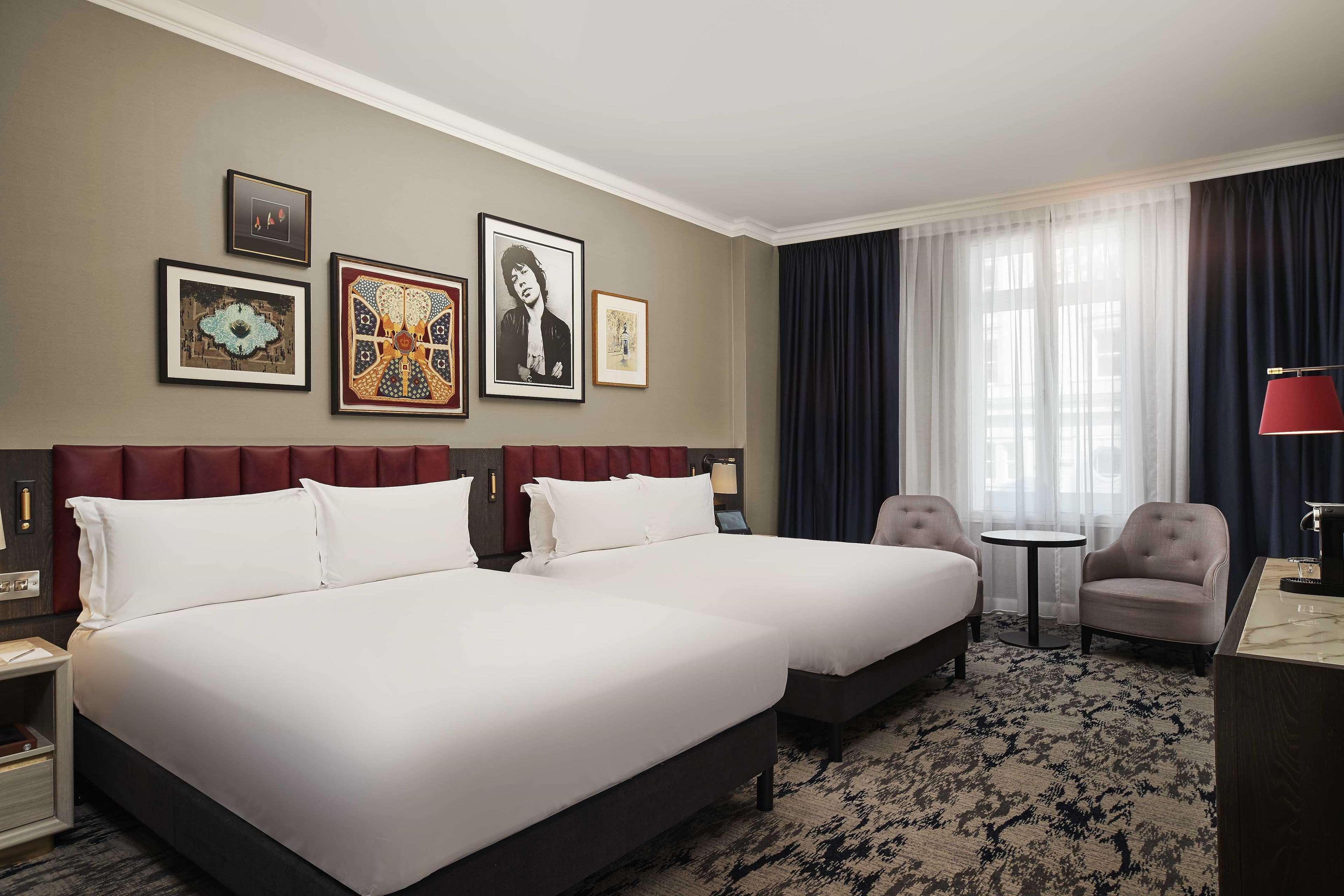 Hotell The Trafalgar St. James, Curio Collection By Hilton London