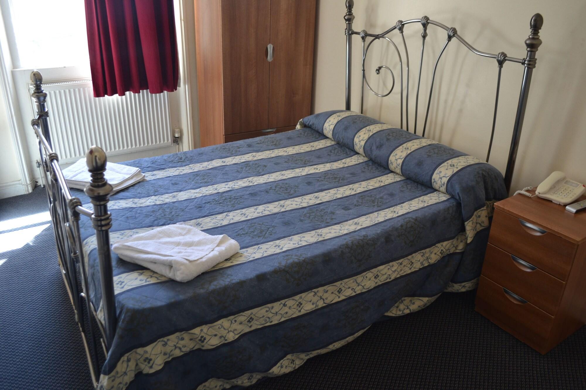 The House On Warwick 4*