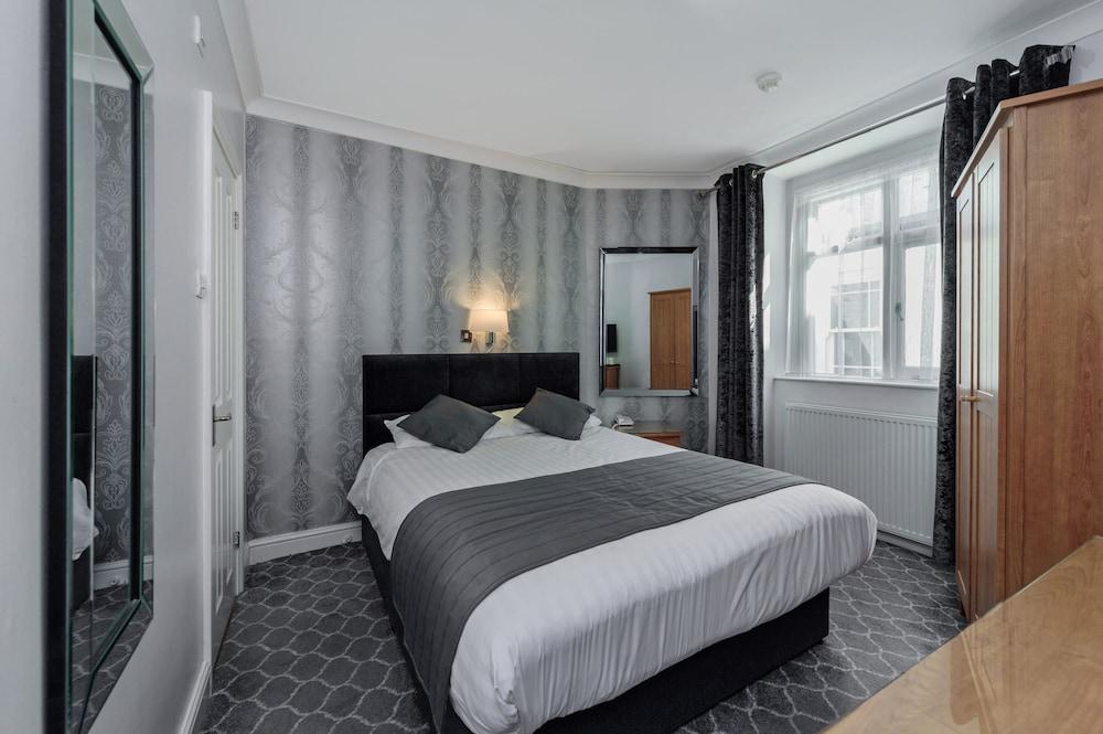 Mentone Hotell 3*