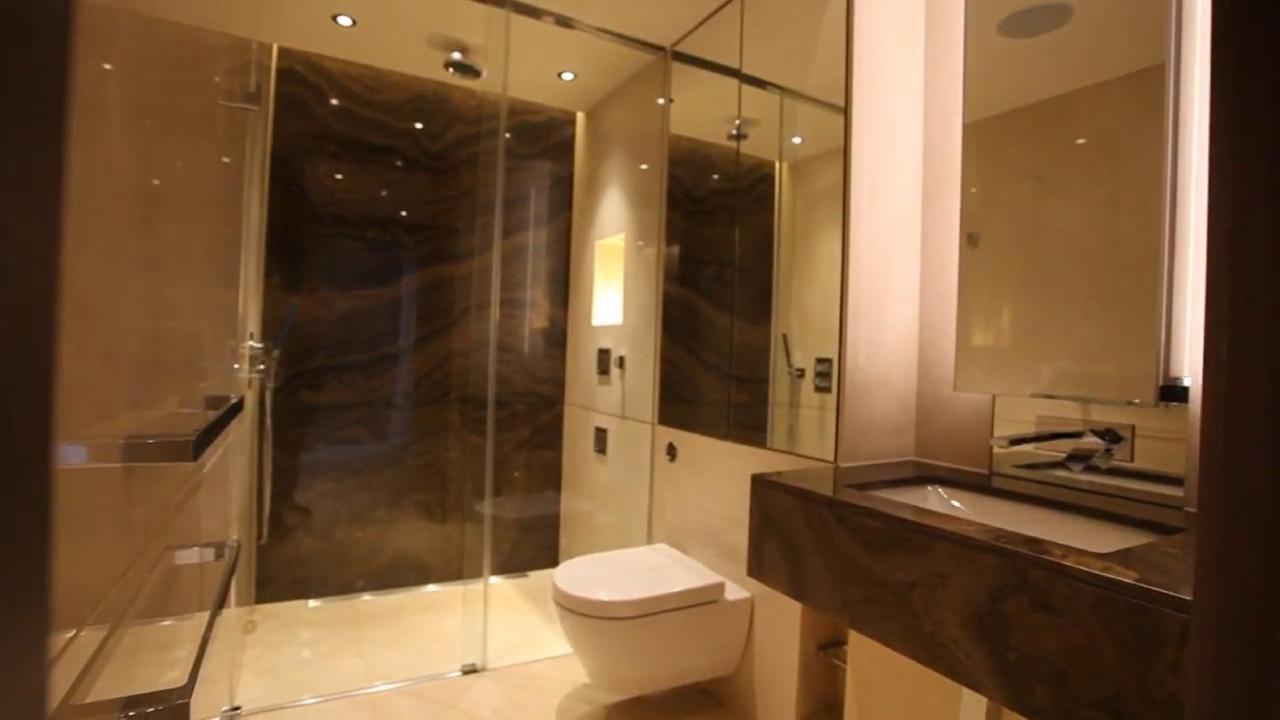 Luxurious Three Bedroom Flat In Chelsea Creek * Londra