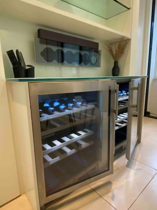 Stunning 4 Bed Mews House With Patio Semesterbostad