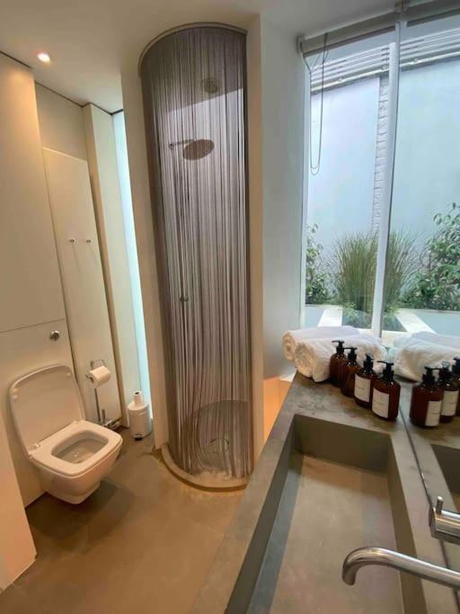 Stunning 4 Bed Mews House With Patio Semesterbostad