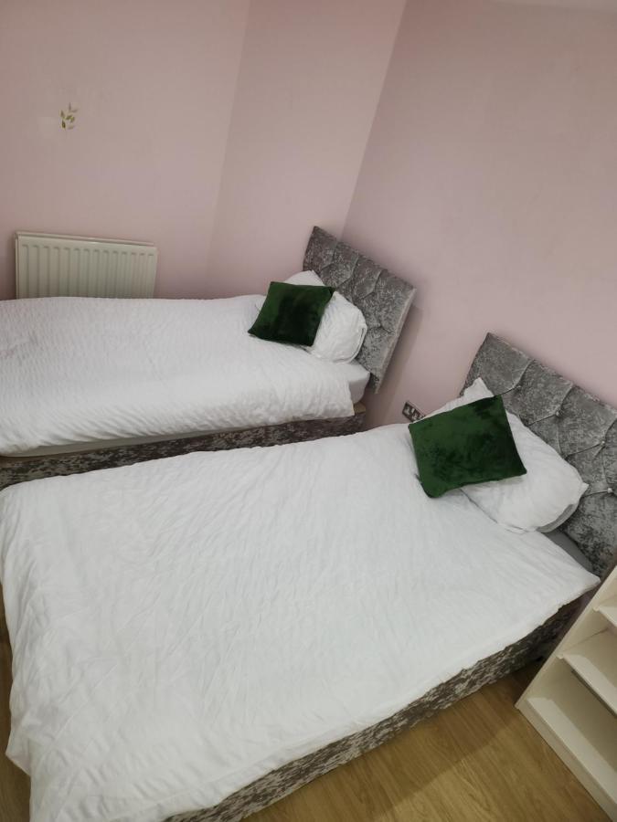 Lejlighed 3 Bedrooms 2 Baths, Overlooking The River Near Excel, O2, Airport - Sleeps Up To 6 *